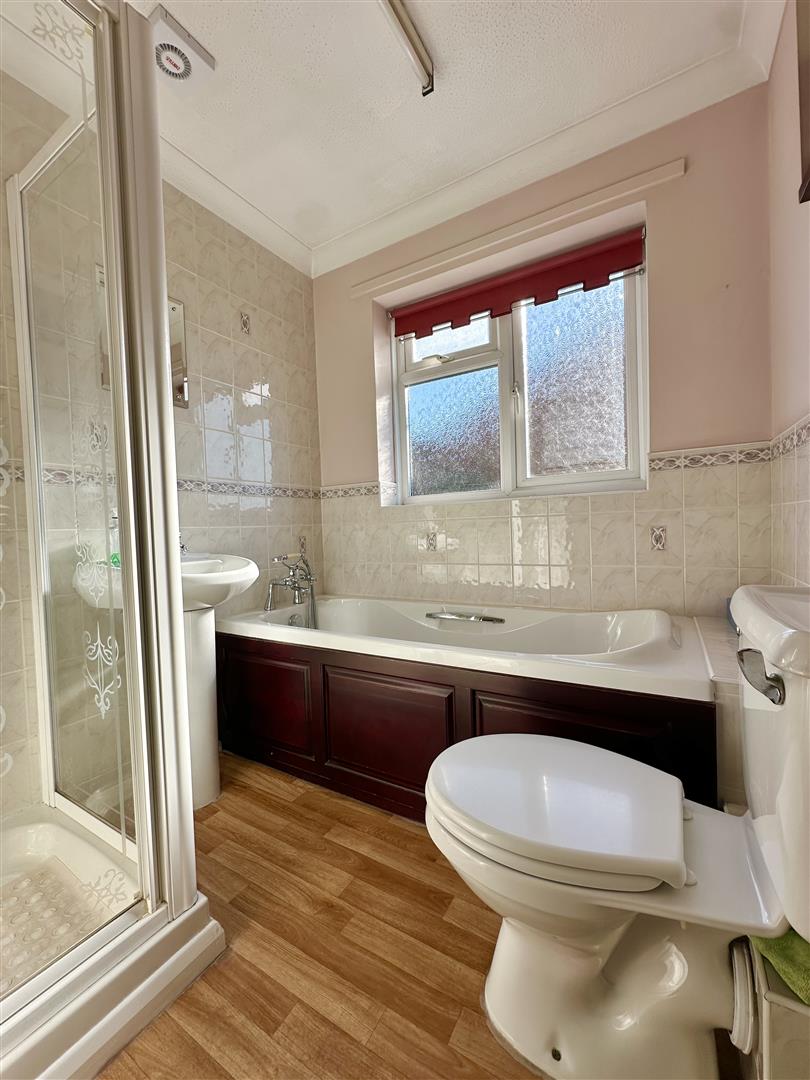 2 bed property in Reedswood Road, St. Leonards-On-Sea